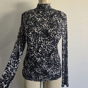 Renee C. Black and Gray Patterned Long Sleeve Top